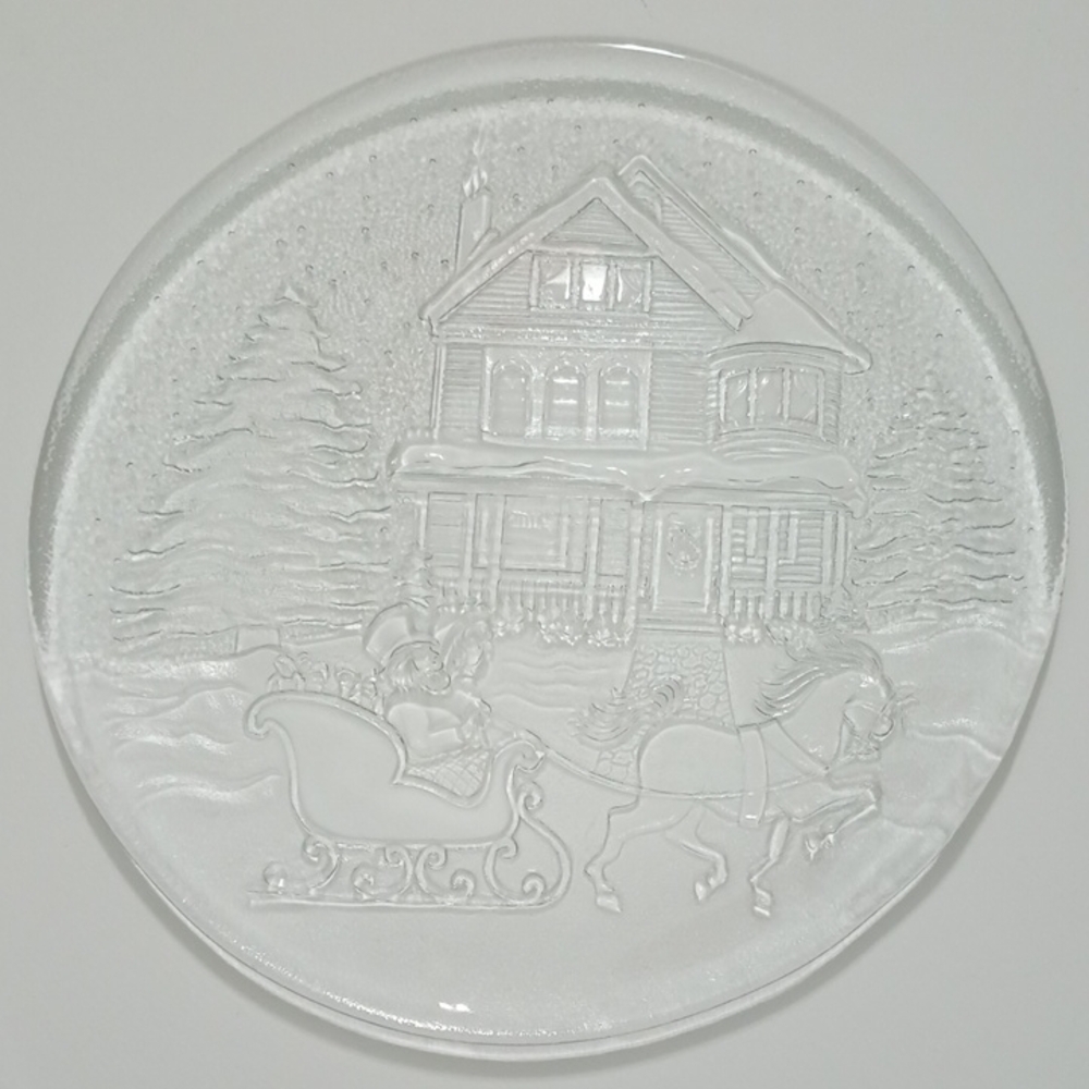 VTG Libbey Glass Winter Sleigh Ride Embossed Christmas Plate Cookie Platter